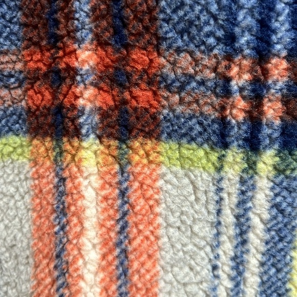 NWT | American Eagle Shacket/Sweater | Women’s Large | Cozy Plaid Print - Picture 4 of 6